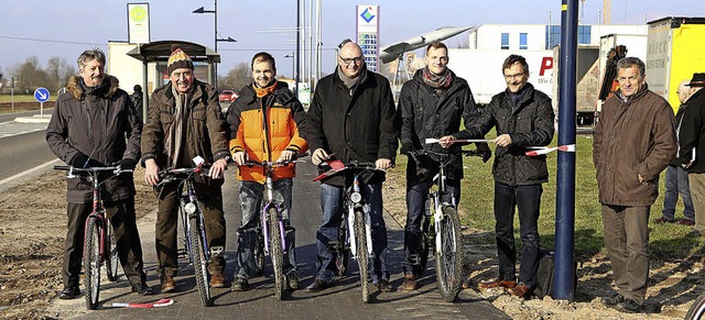 Planer, Vertreter der Stadt und der Baufirma bei der Inbetriebnahme  | Foto: CHR. BREITHAUPT