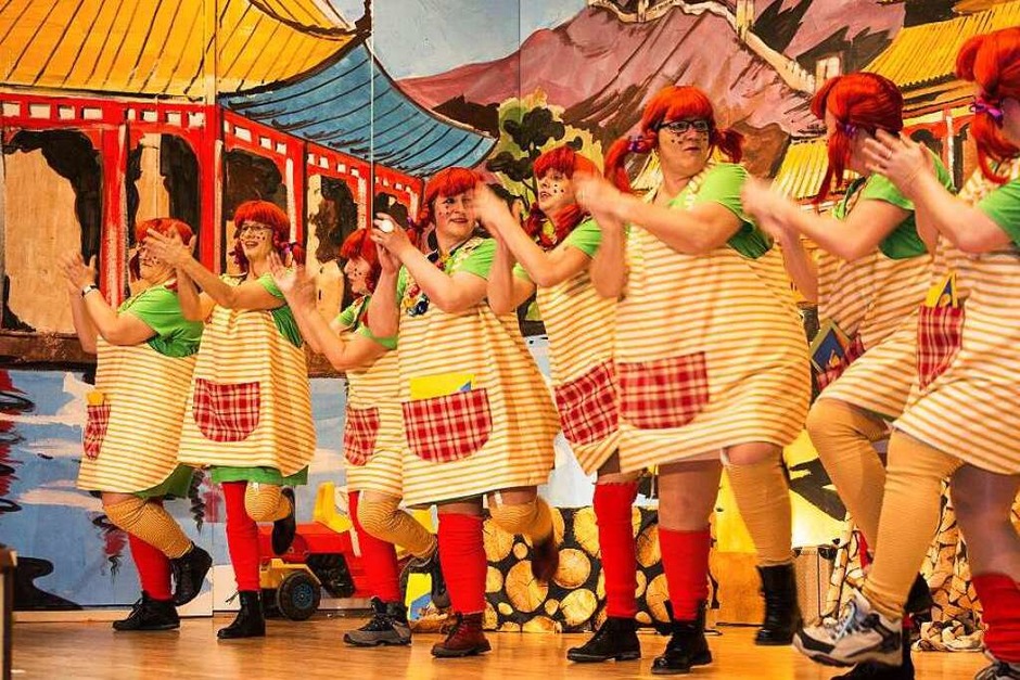 An ihnen beißen sich auch die Plagiat-Könige aus China die Zähne aus: Die Babelotten – diesmal als die achtfache Pippi Langstrumpf auf der Narrenbühne – bleiben unerreicht und nicht zu kopieren. (Foto: Olaf Michel) An ihnen beißen sich auch die Plagiat-Könige aus China die Zähne aus: Die Babelotten – diesmal als die achtfache Pippi Langstrumpf auf der Narrenbühne – bleiben unerreicht und nicht zu kopieren. (Foto: Olaf Michel)