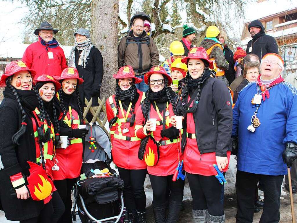 Floriansjnger aufgepasst: auf dem Berg Tabor steht schon eine ganze Reihe von einsatzwilligen Feuerwehrfrauen in den Startlchern. Ortsvorsteher Helmut Wlfle (rechts) freut`s.