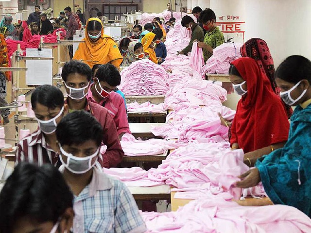 Blick in die Textilfabrik &#8222;One C... in einem Vorort der Hauptstadt Dhaka.  | Foto: dpa