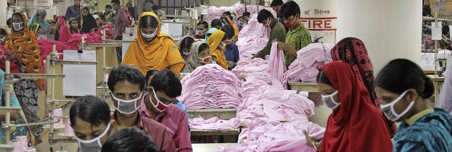 Blick in die Textilfabrik &#8222;One C... in einem Vorort der Hauptstadt Dhaka.  | Foto: dpa