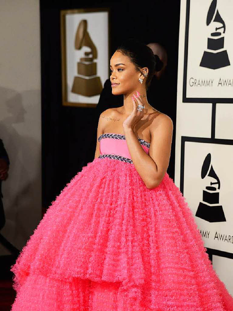 Gbe es auch einen goldenen Grammophon fr das schnste Kleid, htte den ganz sicher Rihanna gewonnen.