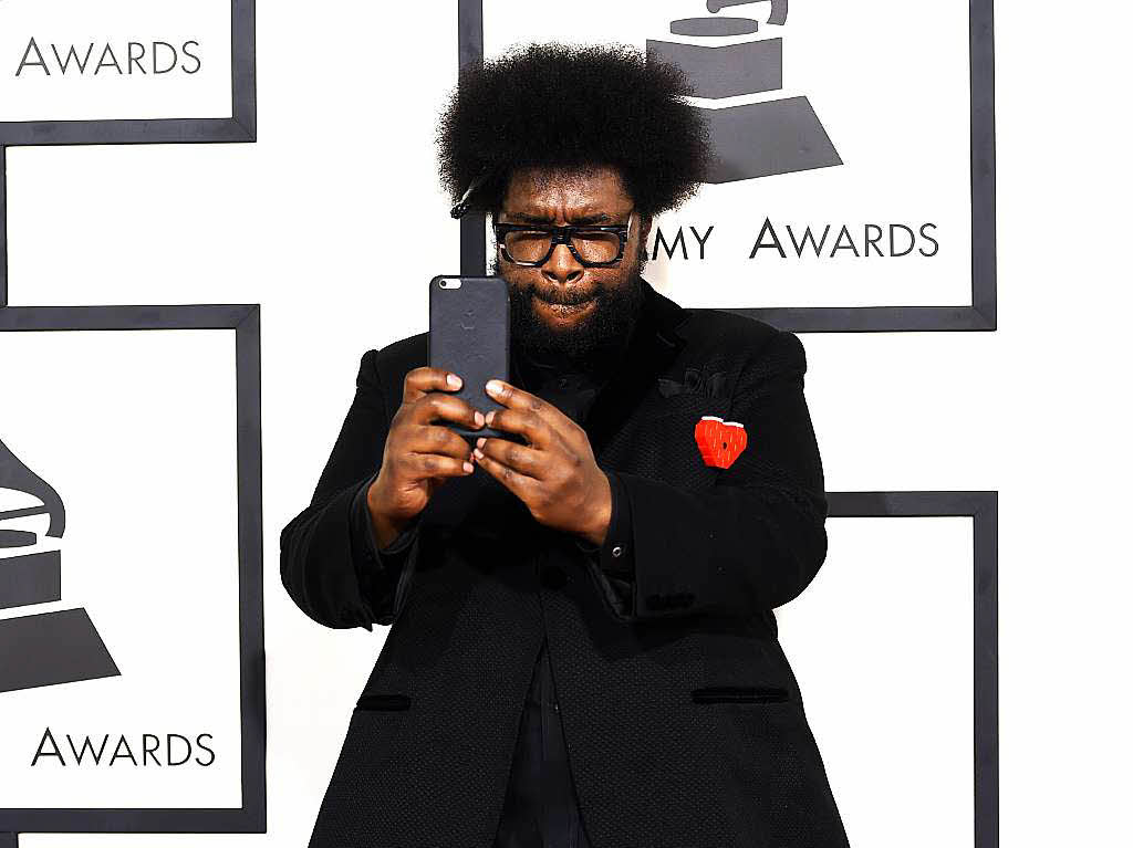 „But first let me take a Selfie“, dachte sich wohl auch Questlove.