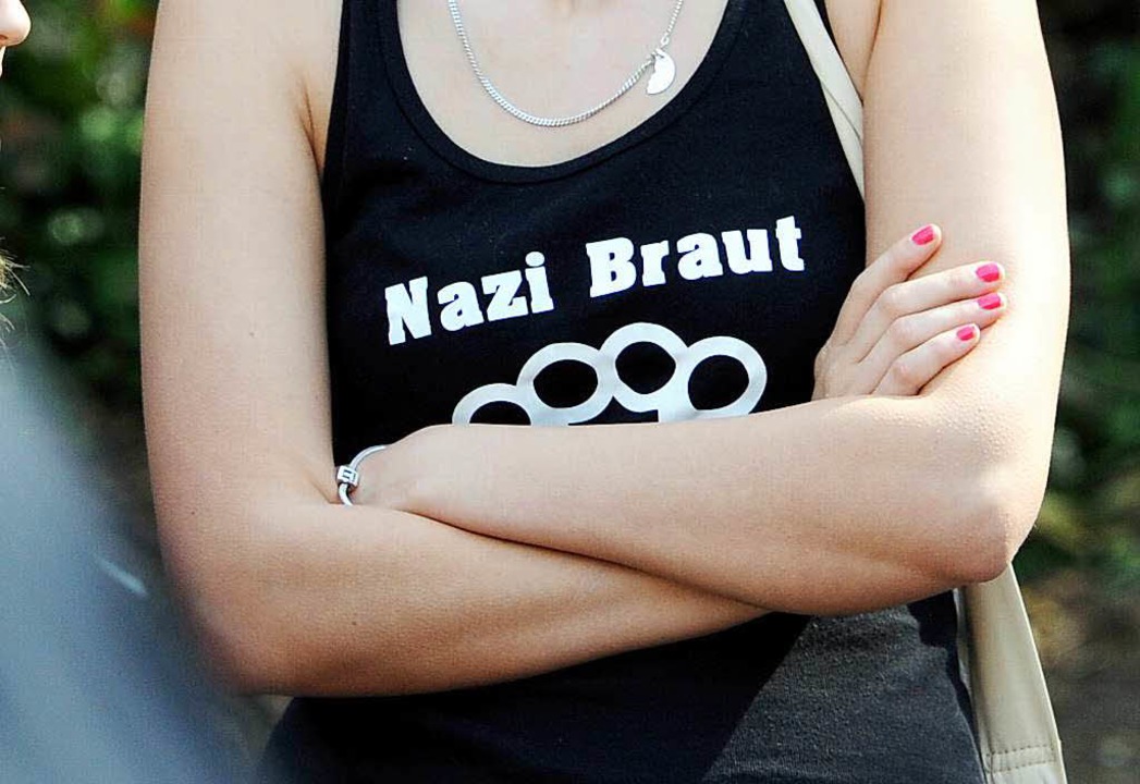 Eine Frau, die Mitglied in der NPD ist...che Verwaltung in Kehl exmatrikuliert.  | Foto: Deutsche Presse-Agentur