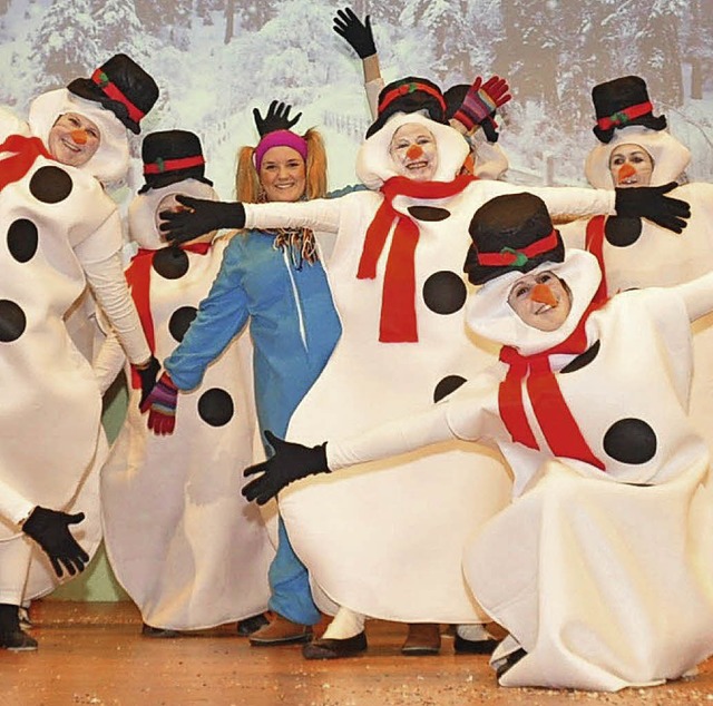 Fr viel Stimmung sorgte auch der Tanz...nfrauen in ihren Schneemann-Kostmen.   | Foto: Stefan Pichler