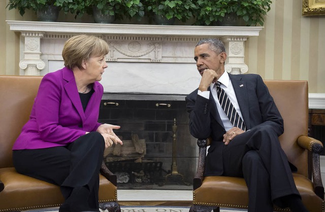 Kanzlerin Merkel und US-Prsident Obam...eien Haus ber den Ukraine-Konflikt.   | Foto: dpa