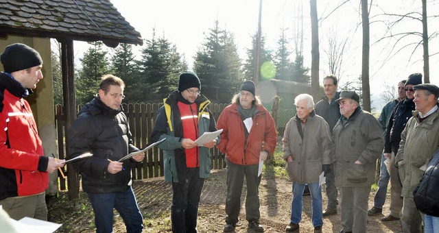 Reges Interesse herrschte an der Holzverlosung in Schallstadt.   | Foto: Julius Steckmeister