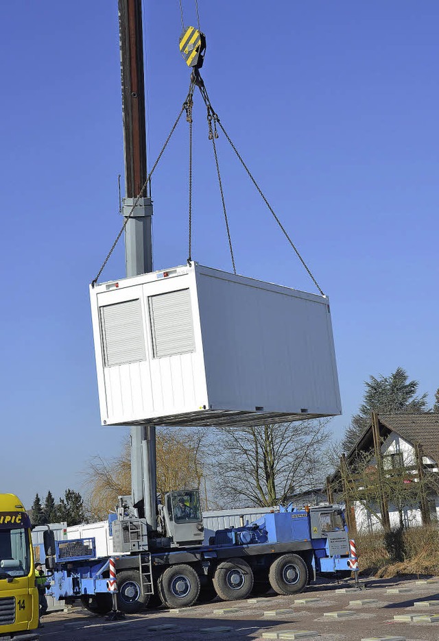 Wohncontainer am Haken: Im Bad Scking...ner Unterkunft fr Flchtlinge gebaut.  | Foto: Sina Gesell