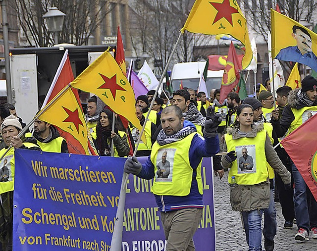 Demonstrationszug durch die Offenburger Innenstadt zum Marktplatz.   | Foto: Seller