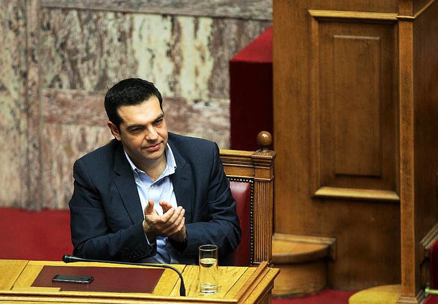 Alexis Tsipras auf der Regierungsbank  | Foto: dpa