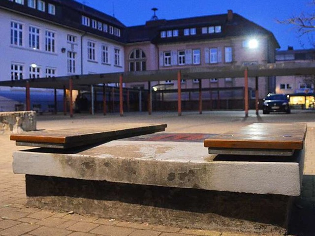 Wenn es Nacht wird, ist der Aufenthalt...der Brenfelsschule knftig untersagt.  | Foto: Peter Gerigk