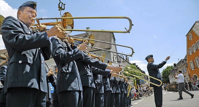 Mit Musik und Militrs wurde im Juni 2...wurde es ber den Kleinprojektefonds.   | Foto: BZ-Archiv: Philippe Thines