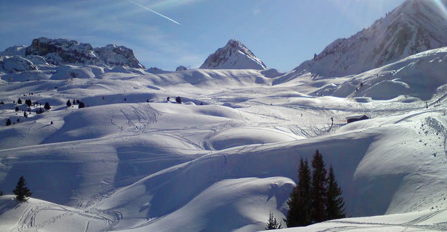 Wintersport in hochalpiner Berglandsch...s Skigebiet von La Plagne und Les Arcs  | Foto: Tipsology