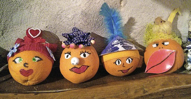 Orangenparade: So sieht es aus, wenn e...ge Obst in der Schar von Hexengemse.   | Foto: jtr