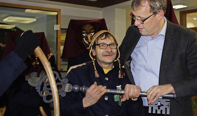 Nrrische Machtbernahme in Bahlingen:...ermeister Harald Lotis abgenommen hat.  | Foto: Christiane franz