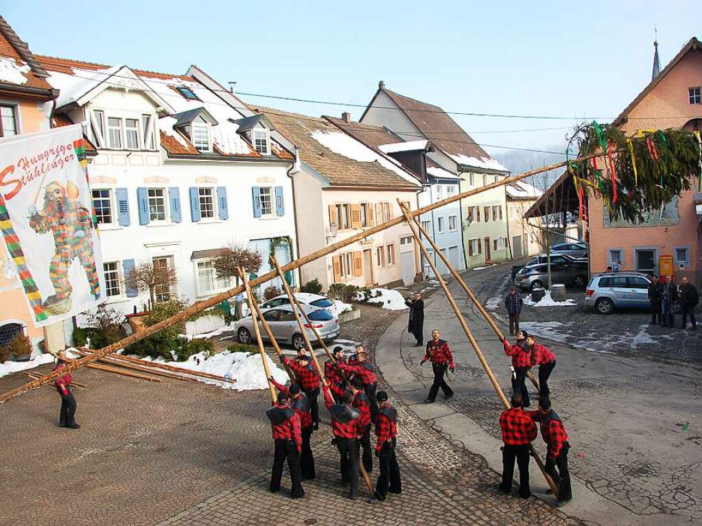 Dank lautstarkem „Zche ue!“ schwebt nun das Zeichen der Narretei ber den Dchern der Sthlinger Altstadt.