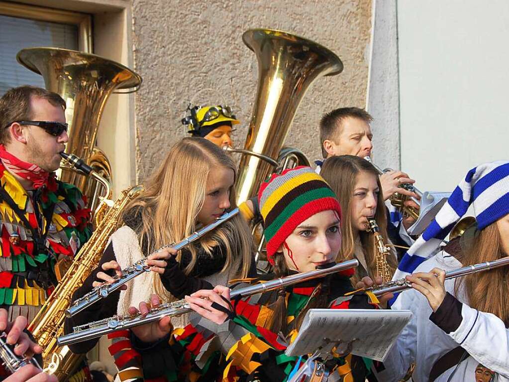 Dank lautstarkem „Zche ue!“ schwebt nun das Zeichen der Narretei ber den Dchern der Sthlinger Altstadt.