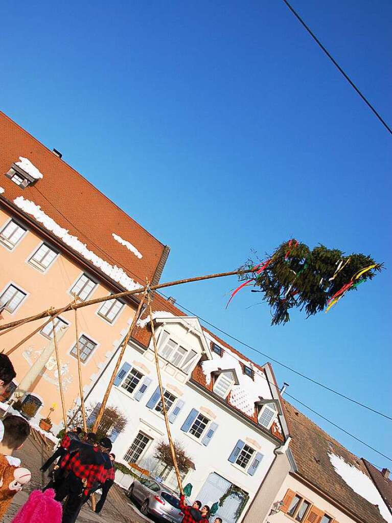 Dank lautstarkem „Zche ue!“ schwebt nun das Zeichen der Narretei ber den Dchern der Sthlinger Altstadt.