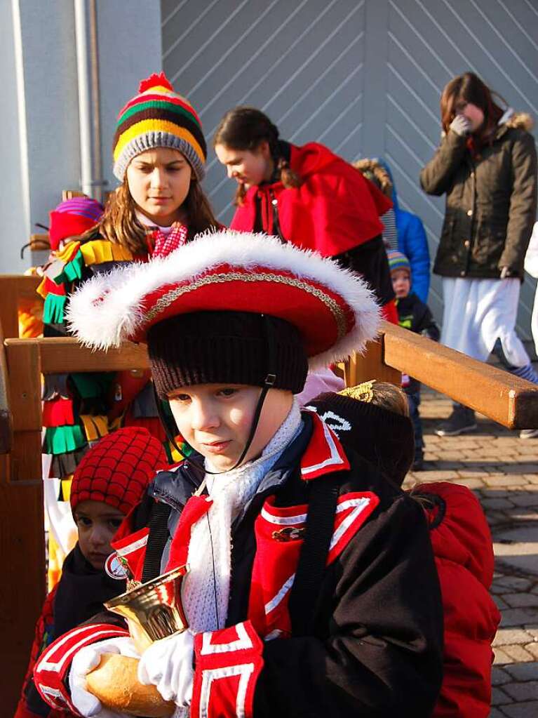 Der Narrensamen freute sich nach dem Tanz um den Narrenbaum  ber Wurst und Wecken!