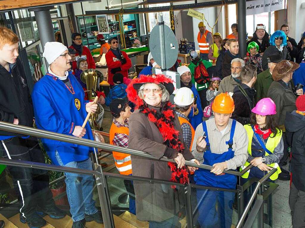 Schmutzige Dunschdig: Im Rathaus hlingen herscht ausgelassene Stimmung, fr musiklische Stimmung sorgt die Narrenmusik unter Leitung von Stefan Kunzelmann