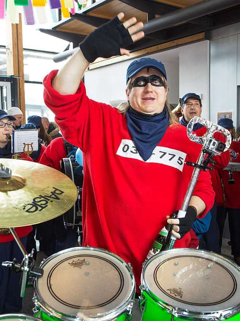 Schmutzige Dunschdig: Im Rathaus hlingen herscht ausgelassene Stimmung, fr musiklische Stimmung sorgt die Narrenmusik unter Leitung von Stefan Kunzelmann