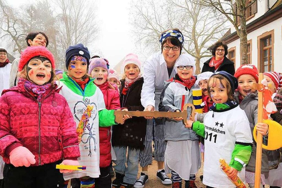 Schlüsselübergabe in Ettenheimmünster an die Kinder (Foto: Sandra Decoux-Kone) Schlüsselübergabe in Ettenheimmünster an die Kinder (Foto: Sandra Decoux-Kone)