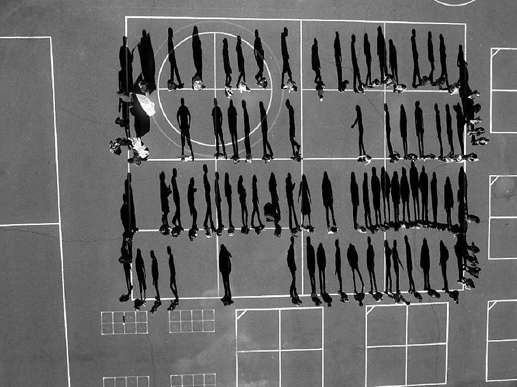 „Blue Sky Days“ Mit dieser Fotostrecke gewinnt der belgische  Fotograf Thomas van Houtryve den 3. Preis in der Kategorie „Aktuelle Themen“.