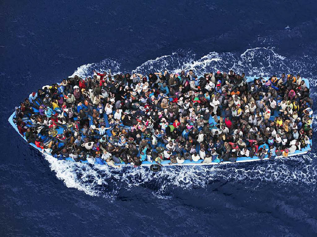 „Rescue Operation“ Mit diesem Bild gewinnt der italienische Fotograf Massimo Sestini den 2. Preis in der Kategorie „Allgemeine Nachrichten“