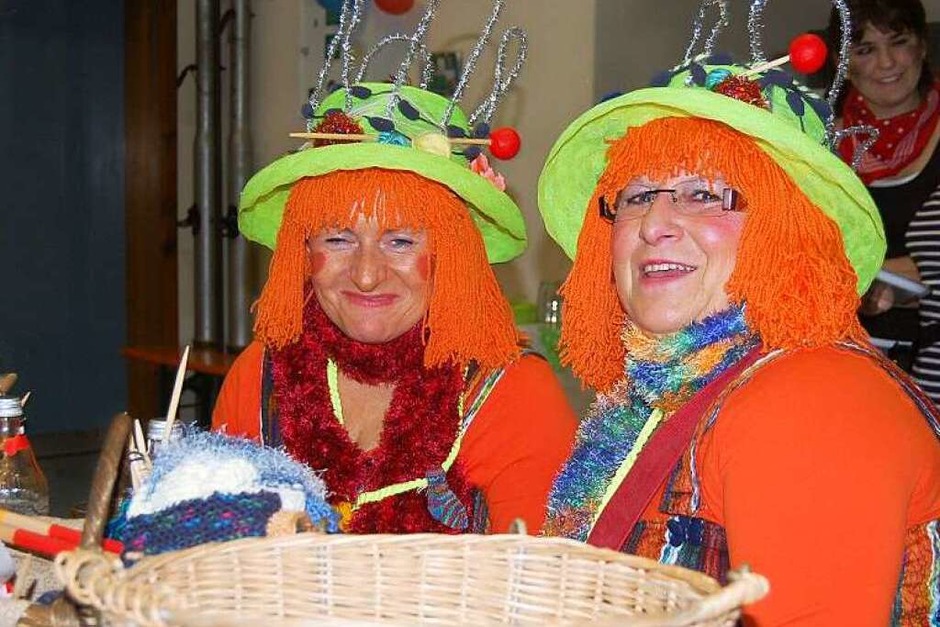 Gute Stimmung auf und vor der Bühne bei der Frauenfasnacht. (Foto: Claudia Renk) Gute Stimmung auf und vor der Bühne bei der Frauenfasnacht. (Foto: Claudia Renk)