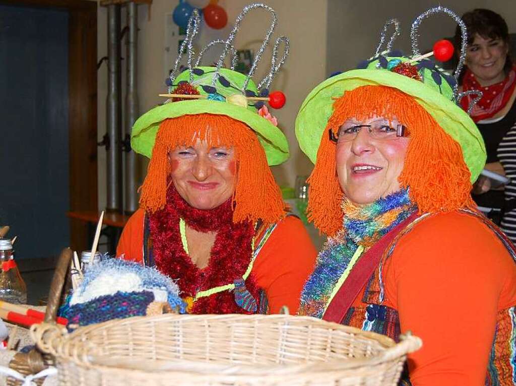 Gute Stimmung auf und vor der Bhne bei der Frauenfasnacht.