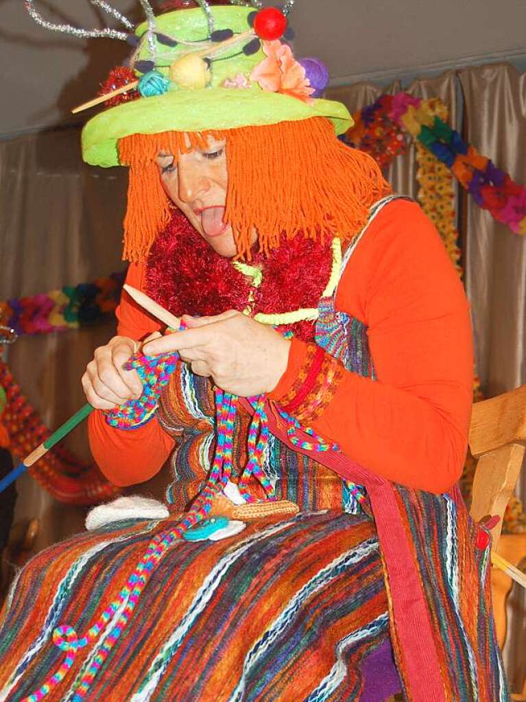 Gute Stimmung auf und vor der Bhne bei der Frauenfasnacht.