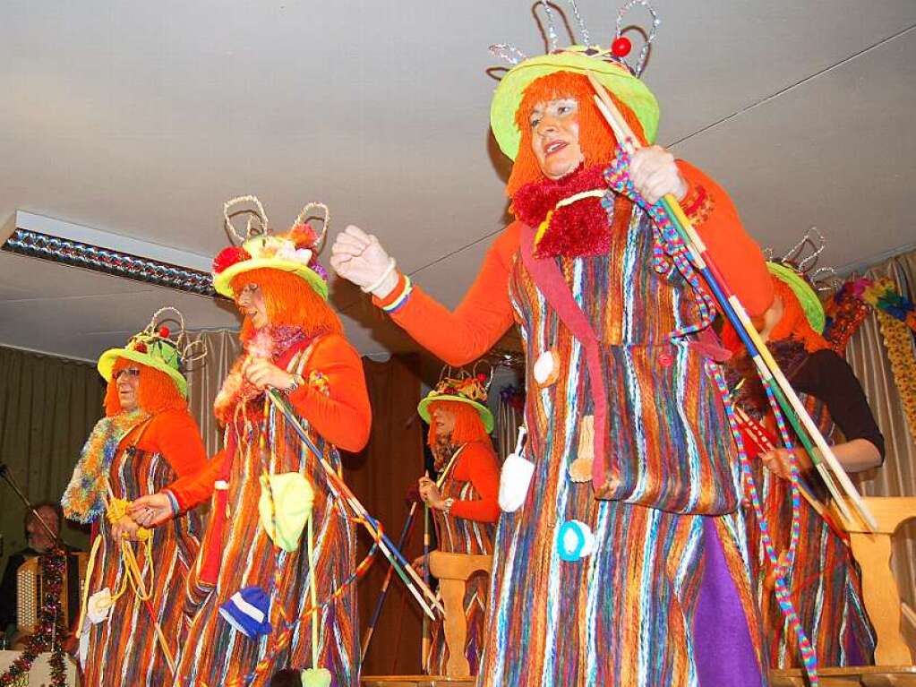 Gute Stimmung auf und vor der Bhne bei der Frauenfasnacht.