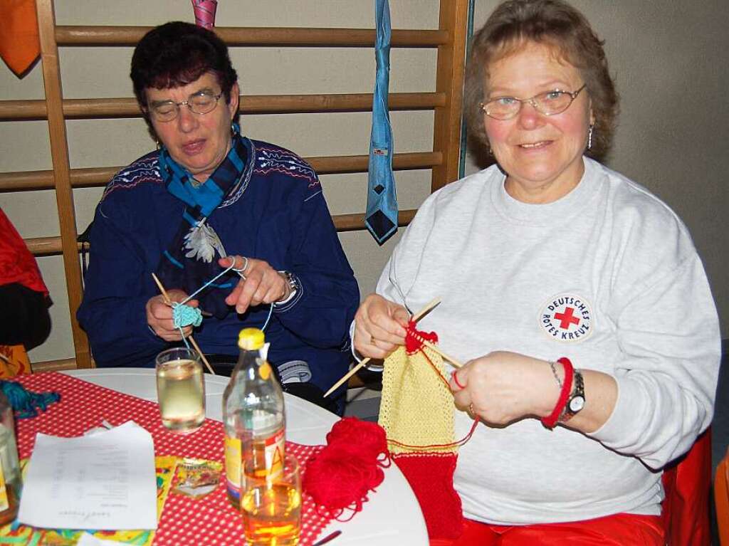 Gute Stimmung auf und vor der Bhne bei der Frauenfasnacht.