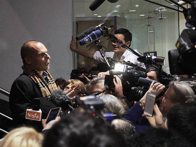 Charme allein gengte nicht, um seine ... Treffen in  Brssel vor Journalisten.  | Foto: dpa