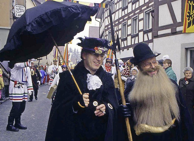 Das Nachtwchterpaar (Bernhard Holzer,...e hier beim Umzug in berlingen 1992.   | Foto: Archivbild: Bernd Fackler