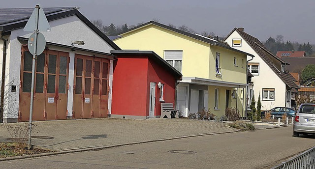 Ein rgernis in Mnchweier: Falschpark...t des Feuerwehrgertehauses (links).    | Foto: DEcoux-KOne
