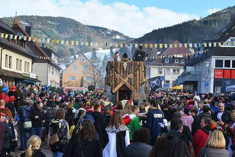 Kunterbunt ging es zu beim Fasnetumzug in Buchenbach. (Foto: Markus Donner) Kunterbunt ging es zu beim Fasnetumzug in Buchenbach. (Foto: Markus Donner)
