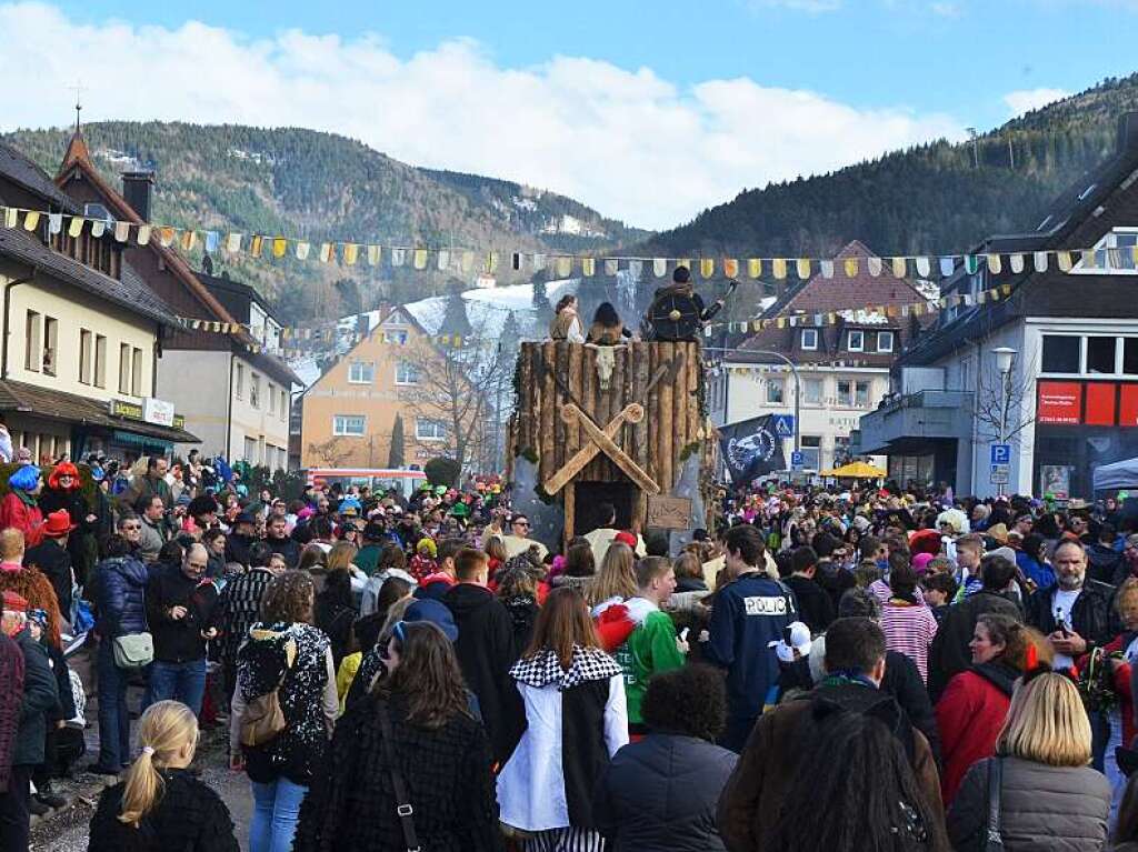 Kunterbunt ging es zu beim Fasnetumzug in Buchenbach.