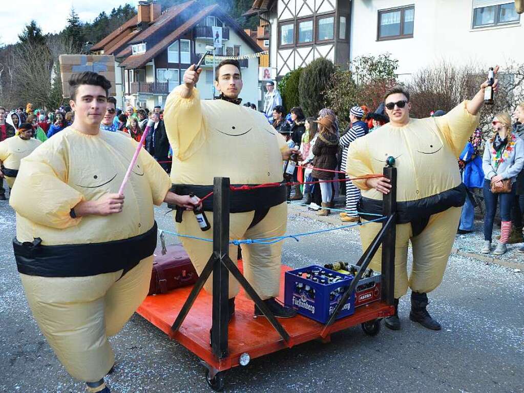 Kunterbunt ging es zu beim Fasnetumzug in Buchenbach.