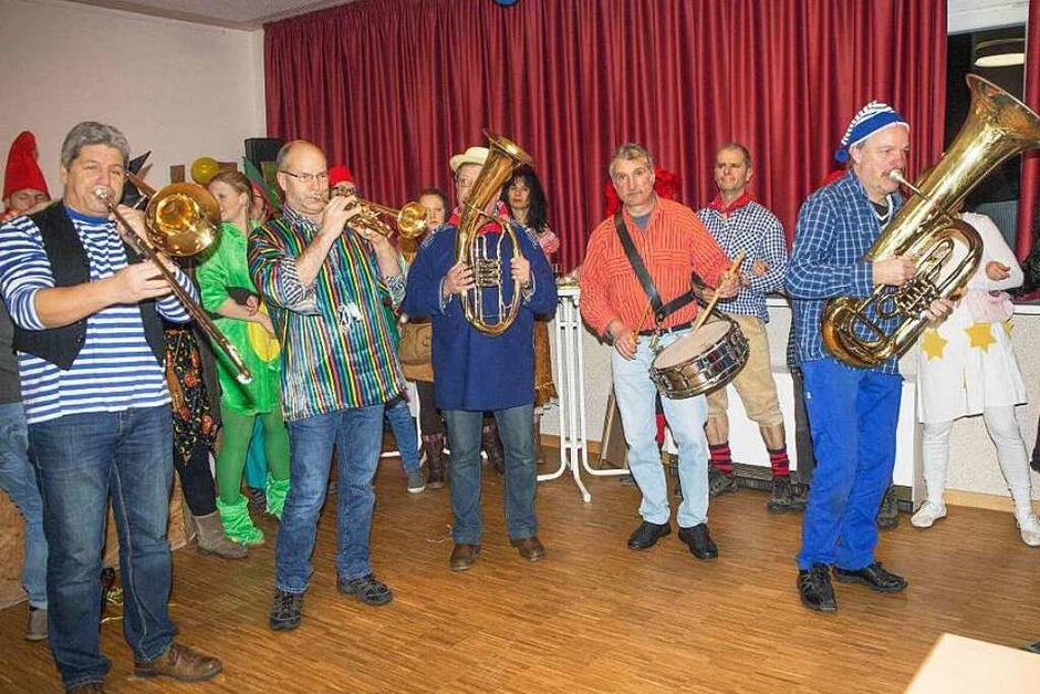 Viel Programm, Musik und närrische Stimmung beim Sportlerball in Mettenberg (Foto: Chris Seifried) Viel Programm, Musik und närrische Stimmung beim Sportlerball in Mettenberg (Foto: Chris Seifried)