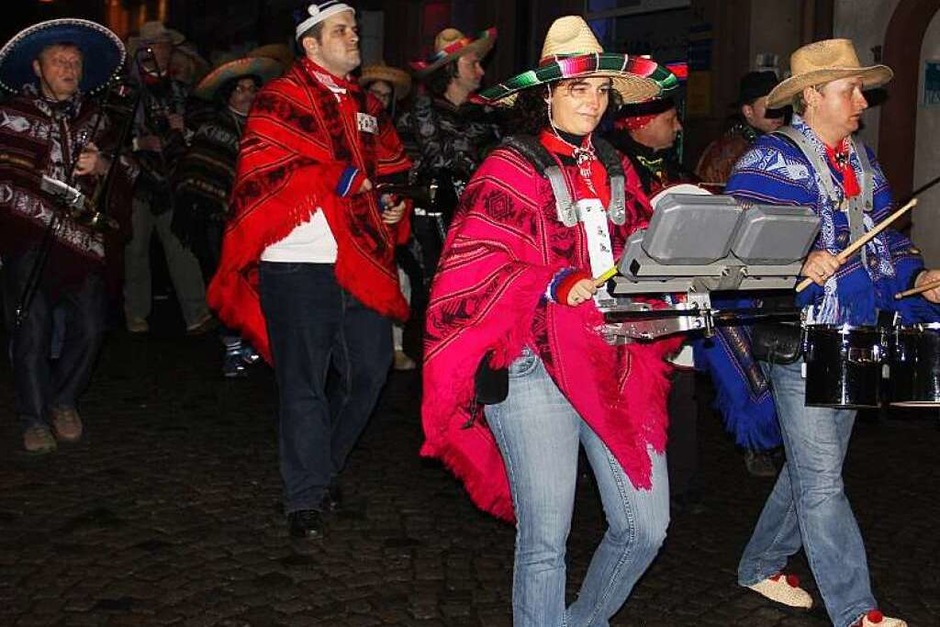 Große Endinger Schnurrnacht mit vielen maskierten Gruppen (Foto: Hans-Peter Ziesmer) Große Endinger Schnurrnacht mit vielen maskierten Gruppen (Foto: Hans-Peter Ziesmer)