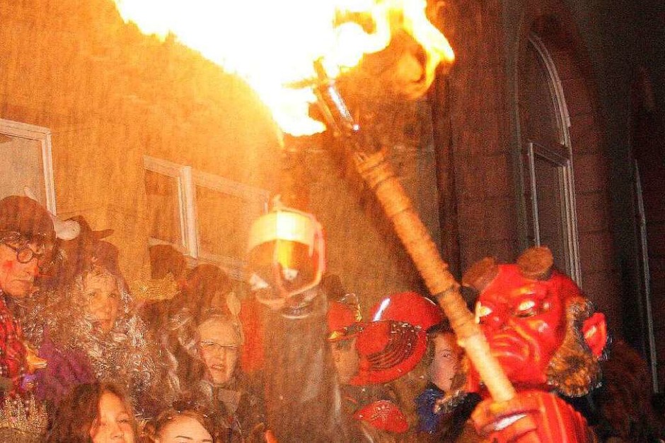 Schaurig-schöne Gesatalten trieben am Samstagabend bei der Laufenburger Städtlefasnacht ihr Unwesen. / Fotos von Charlotte Fröse (Foto: Charlotte Fröse) Schaurig-schöne Gesatalten trieben am Samstagabend bei der Laufenburger Städtlefasnacht ihr Unwesen. / Fotos von Charlotte Fröse (Foto: Charlotte Fröse)