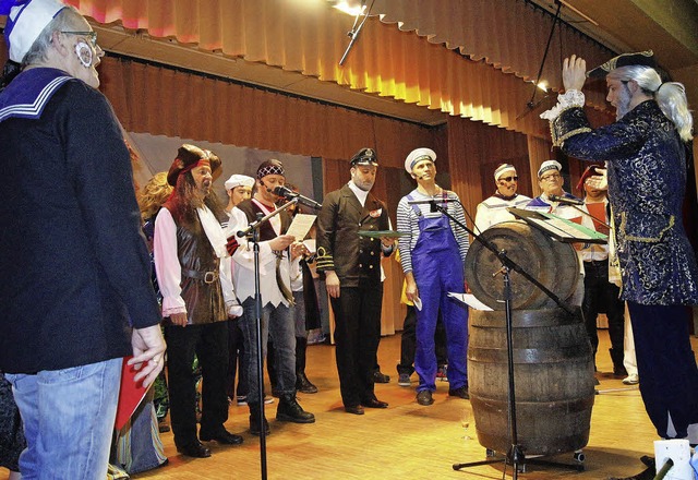 Unter dem Kommando des Kapitns ging&#...r Elzach sorgte fr Stimmung im Saal.   | Foto: Roland Gutjahr