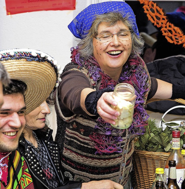 Hat ein Mittel fr jede Blessur in ihrem Korb - Kruterhexe Lioba  | Foto: Wolfgang Scheu