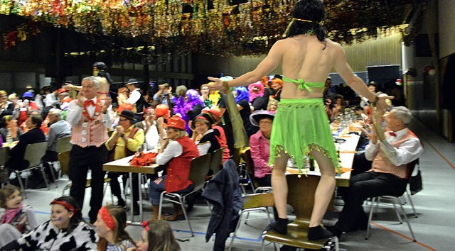 Das Mnnerballett begeisterte in der Neumattenhalle.   | Foto: Heilemann