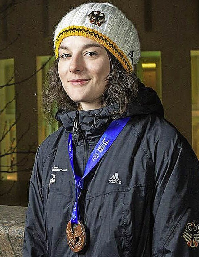 &#8222;Einfach nur cool&#8220; &#8211;...eifert mit ihrer Universiade-Medaille   | Foto: Kai Mayer