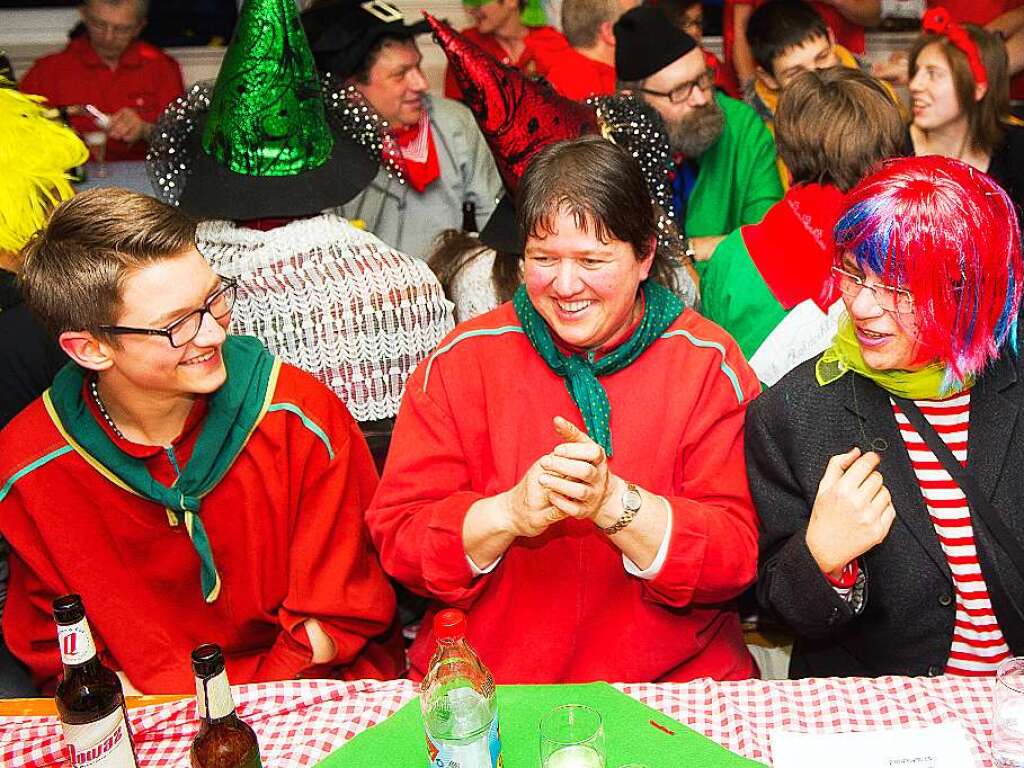 Stimmung bis in die frhen Morgenstunden im Holzschlger Schulhaus.