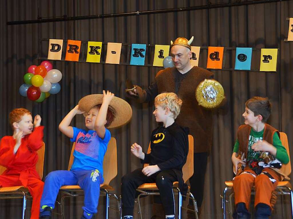 Kinderfasnet in Kiechlinsbergen:   Lustig war das Hutspiel bei  Reise ins Drachenland.