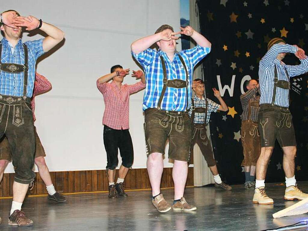 Kernig, fesch und voll beweglich: Die Bollimnkl als Naturburschen rockten in Schluchsee nicht nur die weiblichen Fans im Saal.