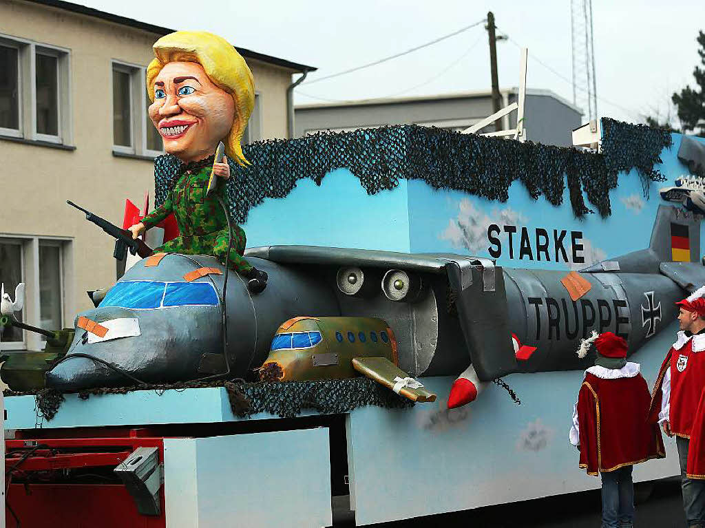 Motivwagen mit Verteidigungsministerin von der Leyen beschftigt sich mit dem Attraktivittsprogramm fr die Bundeswehr.